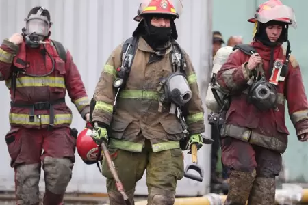 Bomberos exigen al Estado atender su d�ficit presupuestal de 1200 millones de d�