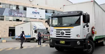 ONPE inicia env�o del material electoral hacia el resto del pa�s.