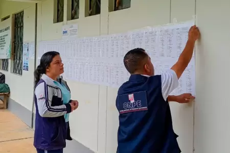 Ciudadanos emiten su voto durante una jornada electoral, donde cada tipo de voto