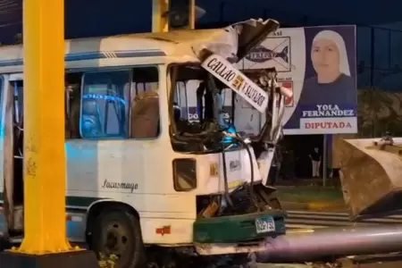 C�ster se despista en la avenida Argentina y chofer resulta herido