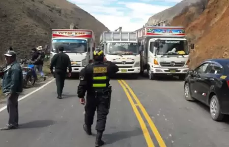 Eval�an paro indefinido por abandono de Carretera Central