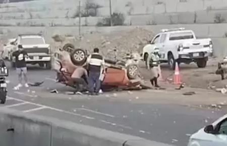 Auto dio varias vueltas de campa�a en la Costa Verde dejando cinco heridos.
