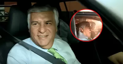 Arrojaron agua a Fernando 'Popy' Olivera en su llegada al debate presidencial