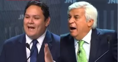 Fernando Olivera pierde los papeles ante Enrique Valderrama durante el debate.