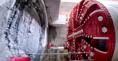 Explosi�n en t�nel de autopista en construcci�n.