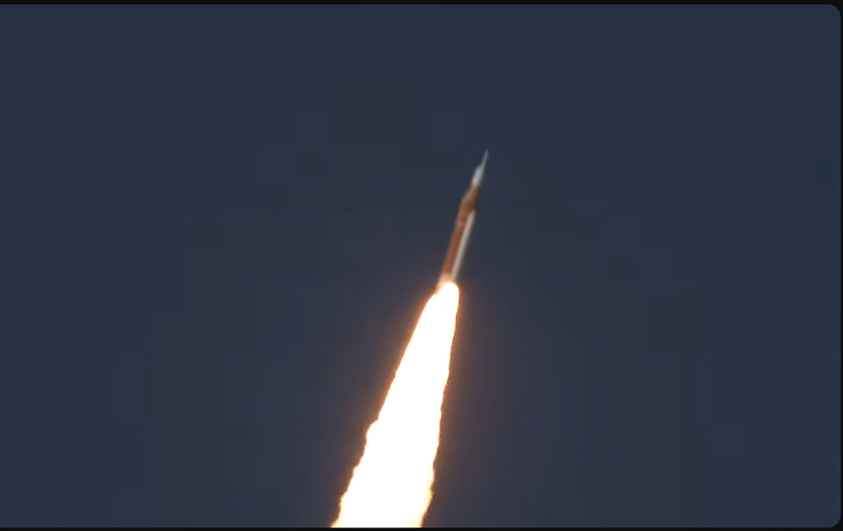 Artemis II despegando desde el Centro Espacial Kennedy