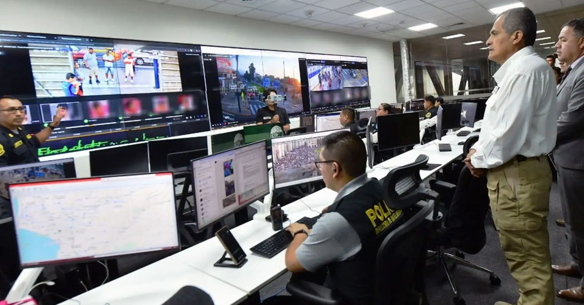 Ministro del Interior verificó integración de cámaras del transporte público al C4 de la PNP