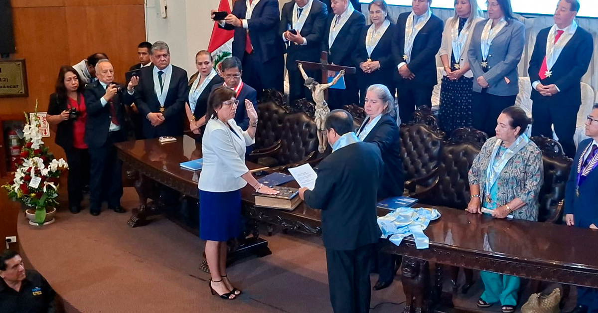 Delia Espinoza juró como nueva decana del Colegio de Abogados de Lima para el período 2026-2027