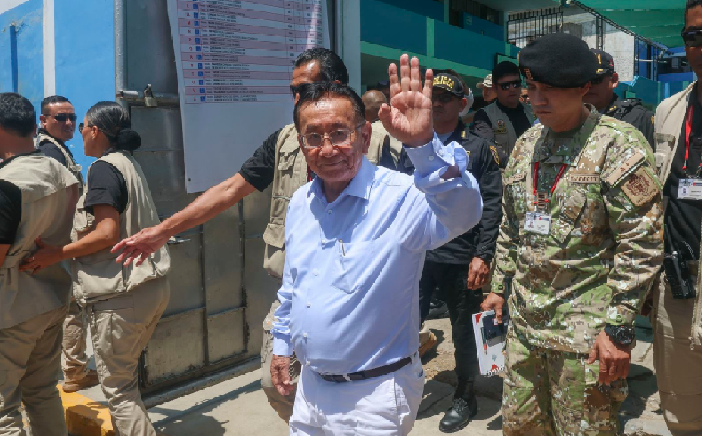 Jos� Mar�a Balc�zar exhorta mantener la calma y descarta irregularidades en jornada electoral.