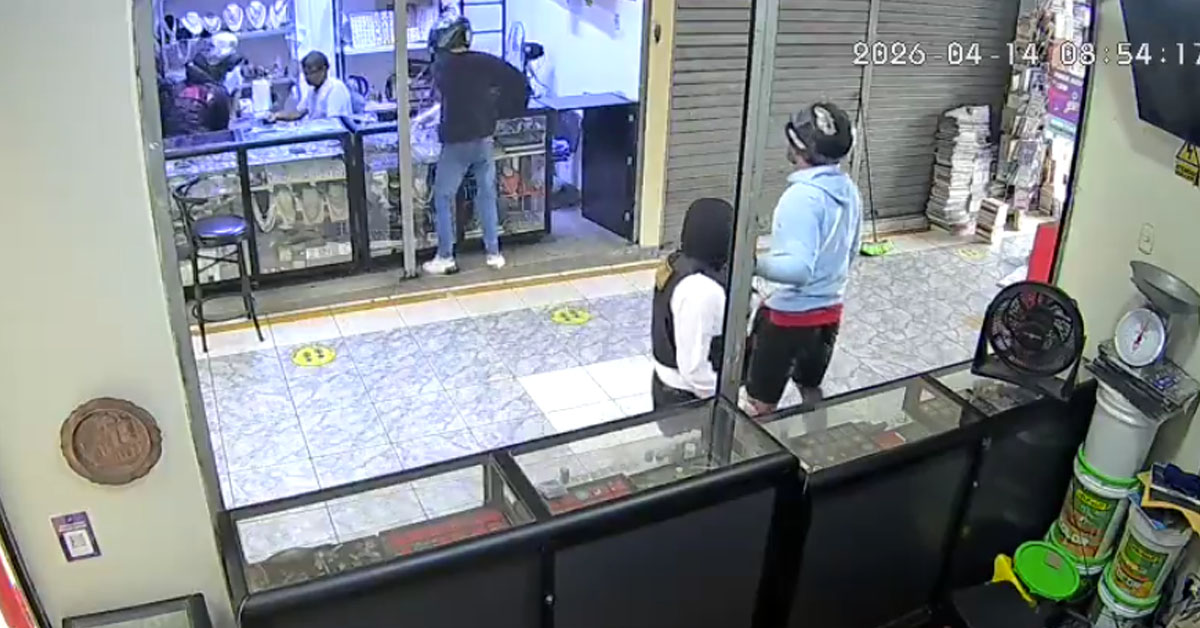 Robo en manada en el centro histórico de Lima: Ocho sujetos asaltan joyería y huyen en motos lineales