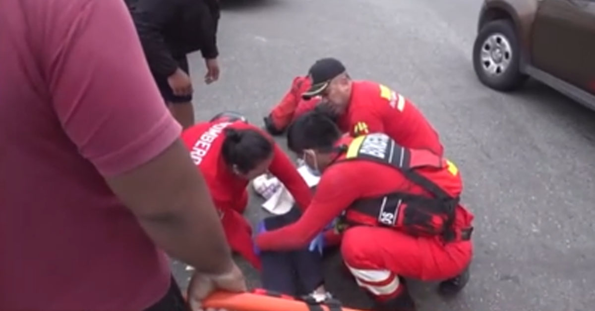 Mujer resulta herida tras choque de minivan contra moto: Conductor del vehículo menor habría invadido carril
