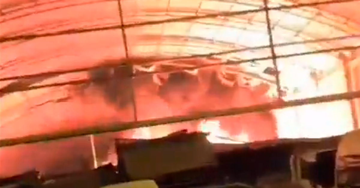 Villa El Salvador: Incendio de grandes proporciones consume al mercado Oasis