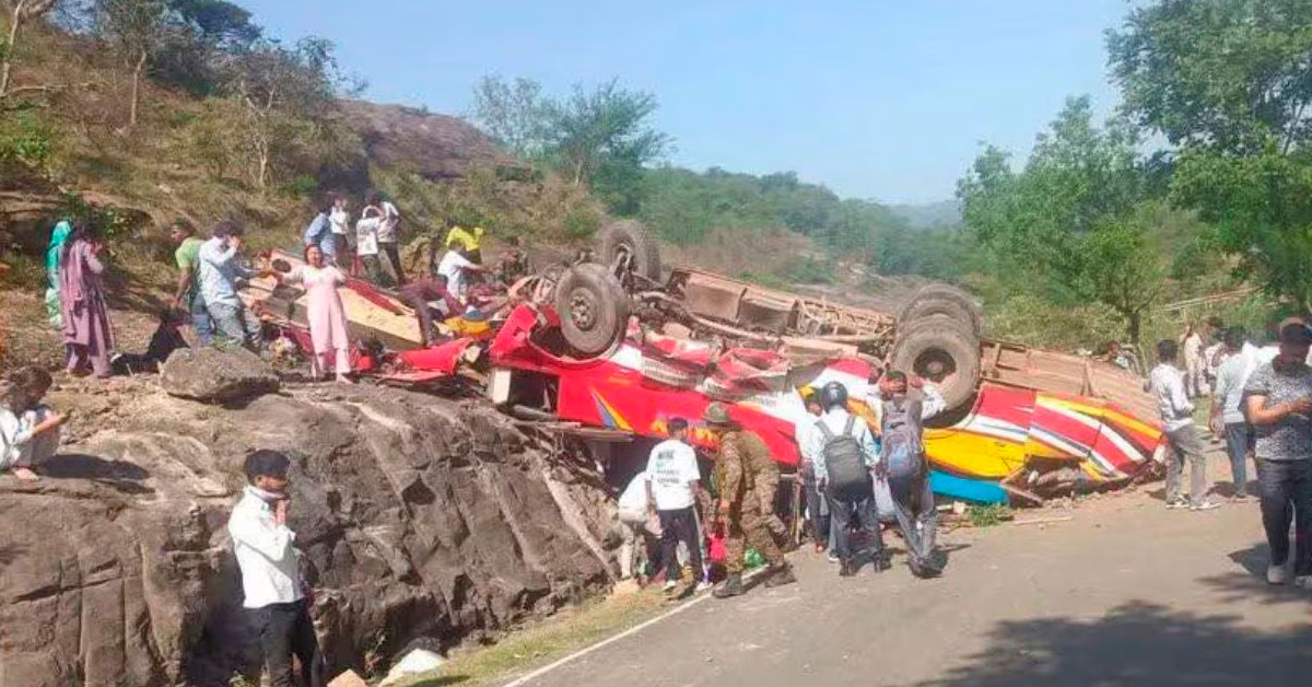 Autob�s se precipit� en la India.