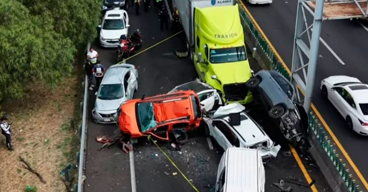 Choque múltiple en carretera dejó un fallecido y más de 10 heridos: Esto se sabe