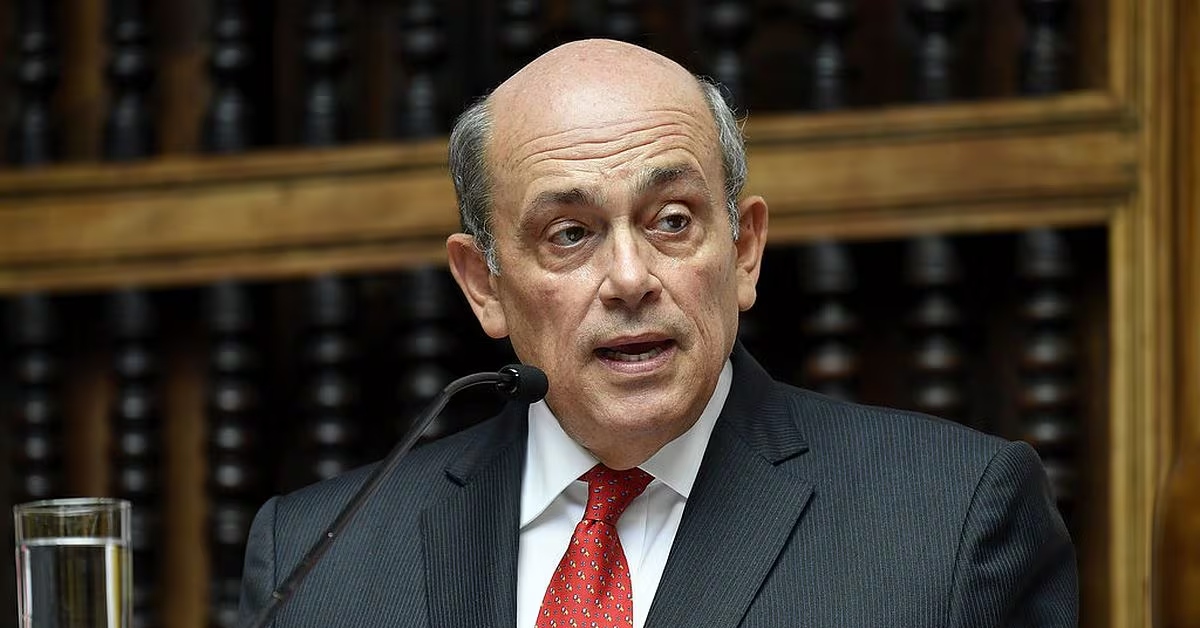 Canciller Hugo de Zela presenta su renuncia irrevocable al cargo tras postergación de compra de aviones F-16