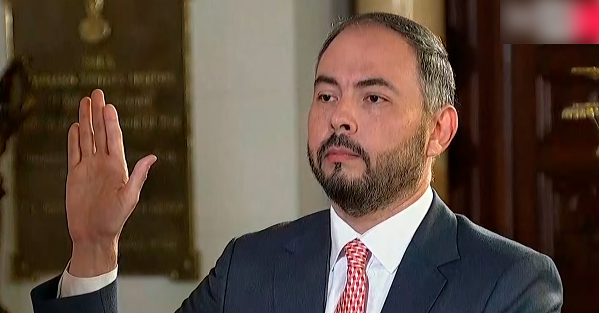 Amadeo Javier Flores Carcagno jura como nuevo ministro de Defensa tras renuncia de Carlos Díaz