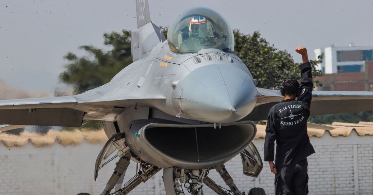 Festival Aéreo BALP Lima 2026: FAP realizó ensayo general de maniobras aéreas y paracaidismo