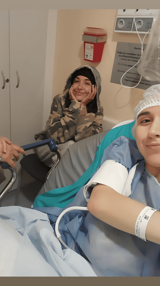 Mar�a Becera junto a su fan�tica Sol