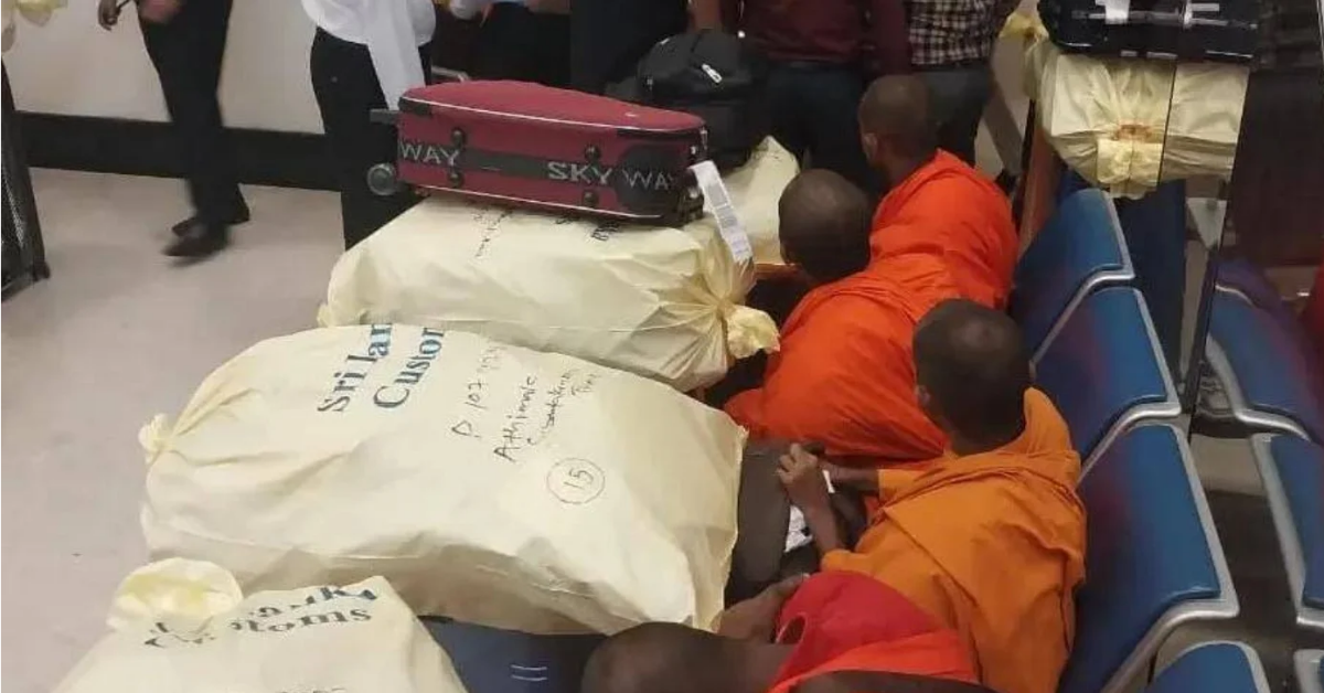 ¡Inaudito! Detienen a 22 monjes budistas por intentar llevar droga camuflada en sus maletas
