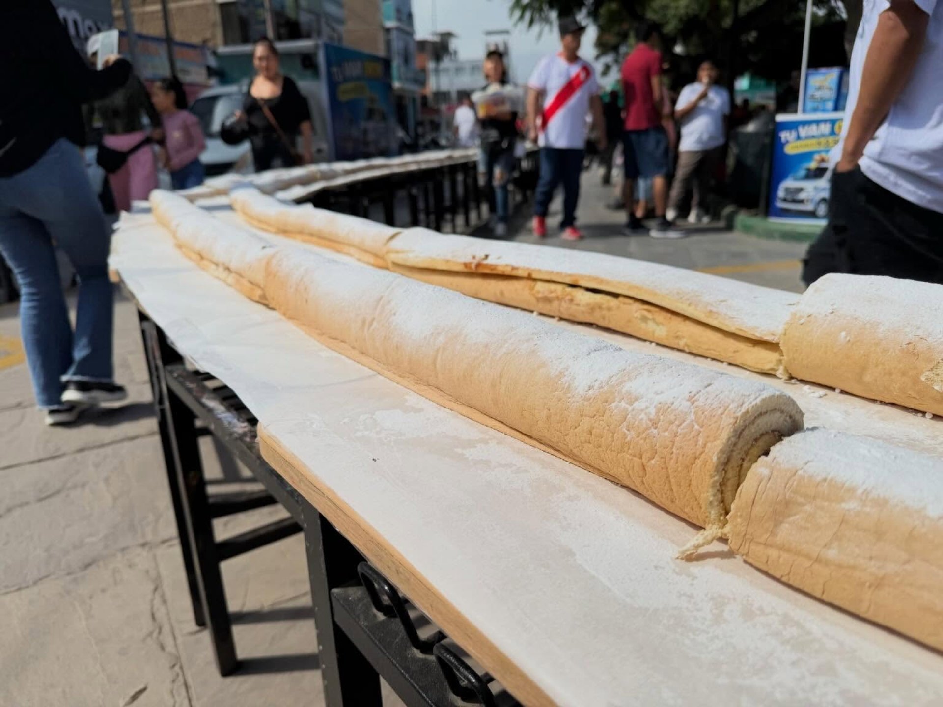 ¡Lamentable! Pionono gigante hecho para la Feria de la Ciruela fue robado antes de la celebración