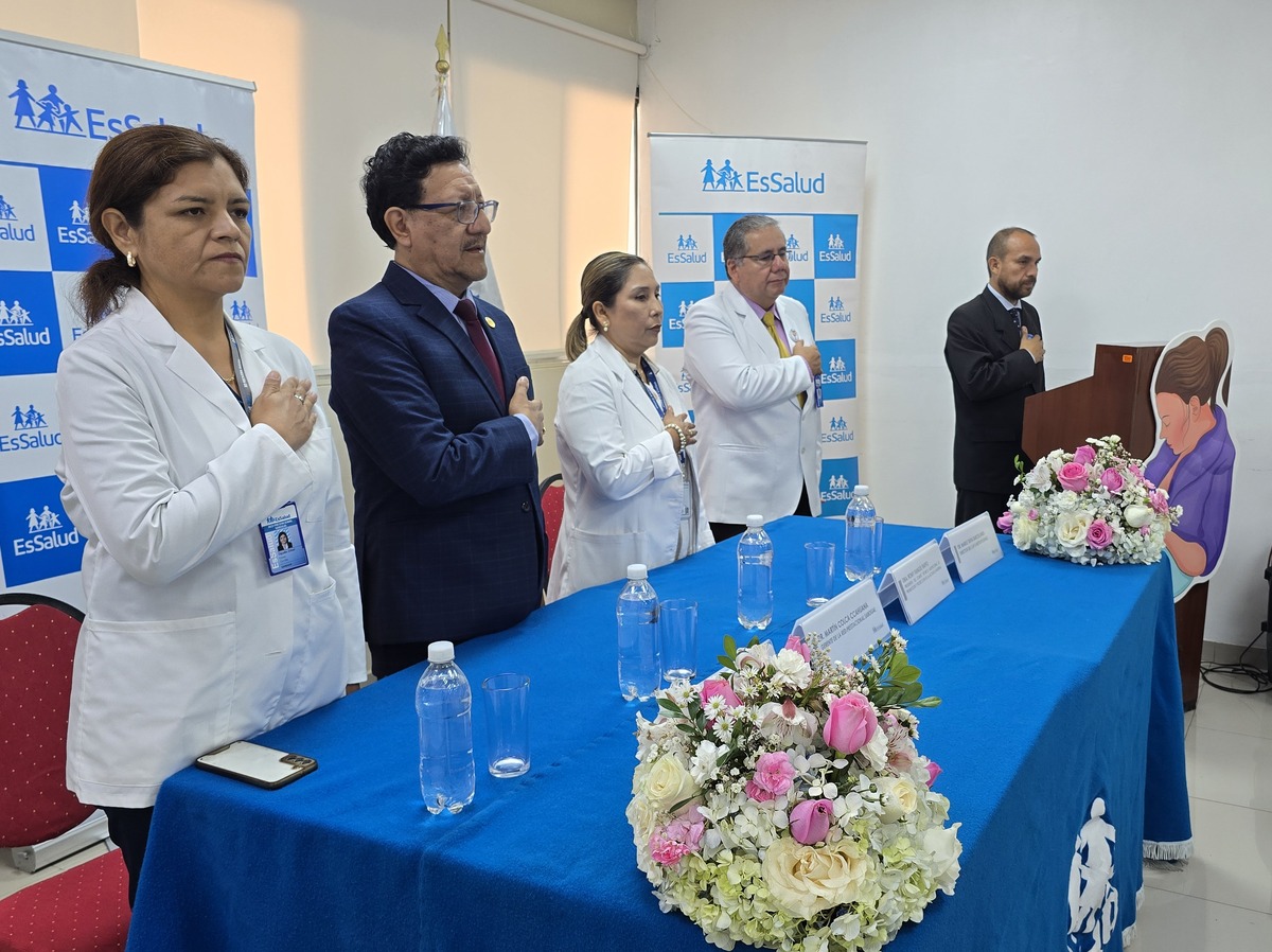 Personal m�dico celebra logros en Lima.