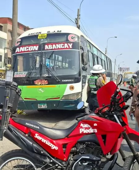 Balean bus de VIPUSA en Puente Piedra dejando una pasajera fallecida.