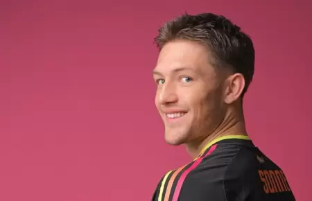 Hija de Oliver Sonne con la camiseta de la Bicolor