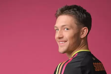 Hija de Oliver Sonne con la camiseta de la Bicolor