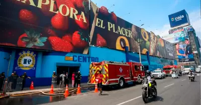 El incendio logr� ser controlado por los bomberos.