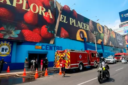 El incendio logr� ser controlado por los bomberos.