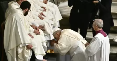Semana Santa: Papa Le�n XIV revive el lavado de pies a sacerdotes en el Jueves S