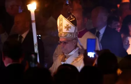 Hito en el Vaticano: Papa Le�n XIV oficia la primera Vigilia Pascual de su Ponti