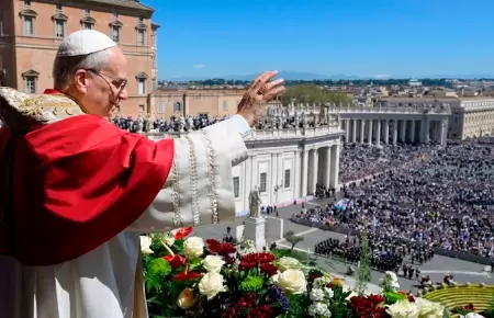 El Papa Le�n XIV durante su mensaje de Pascua "Urbi et Orbi" desde el Vaticano.