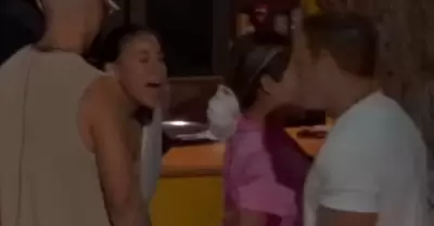 Samahara Lobat�n insulta a Pamela L�pez