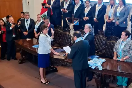 Delia Espinoza jura como nueva decana del CAL.