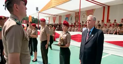 Fernando Rospigliosi preside ceremonia oficial en la Divisi�n de Emergencia de l