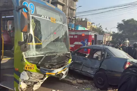 Bus y auto chocaron violentamente en Pueblo Libre dejando 15 heridos.