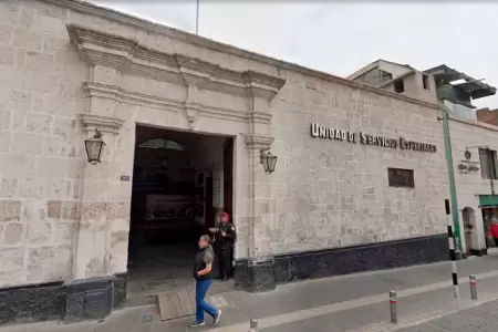 Peritos investigan muerte de polic�a local.