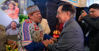 Presidente Jos� Mar�a Balc�zar firm� ley en Palacio de Gobierno.