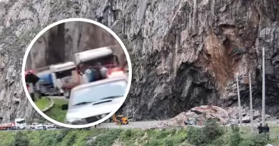 Tr�nsito vehicular paralizado en Carretera Central