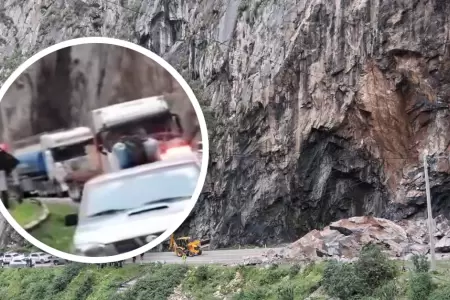 Tr�nsito vehicular paralizado en Carretera Central