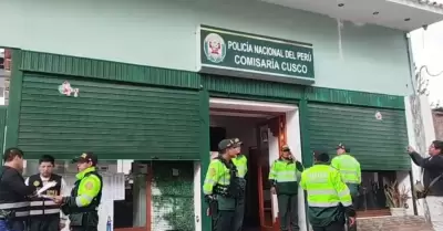 Polic�a muere al caer del cuarto piso de comisar� en Cusco