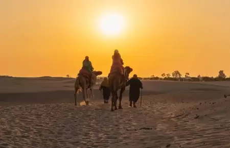 �D�nde pasear en camellos en el desierto de Ica?