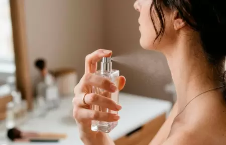 �Perfume en cuello causa c�ncer de tiroides?