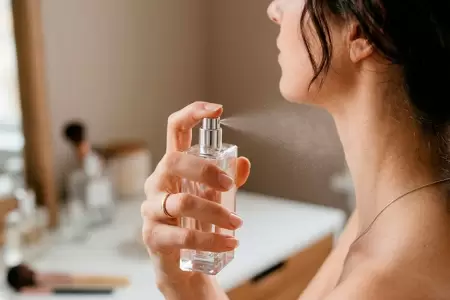 �Perfume en cuello causa c�ncer de tiroides?