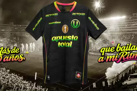Universitario present� su nueva indumentaria para la actual temporada.