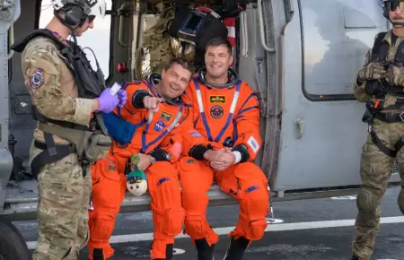 Primeras im�genes de los astronautas luego de sobrevolar la Luna