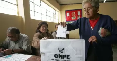 Conoce qui�nes tienen atenci�n preferente en la fila para votar este domingo