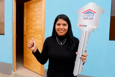 Familias lime�as consultan sobre nuevos bonos.