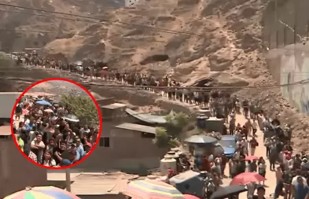 Electores forman kilom�trica cola en cerro de San Juan de Miraflores